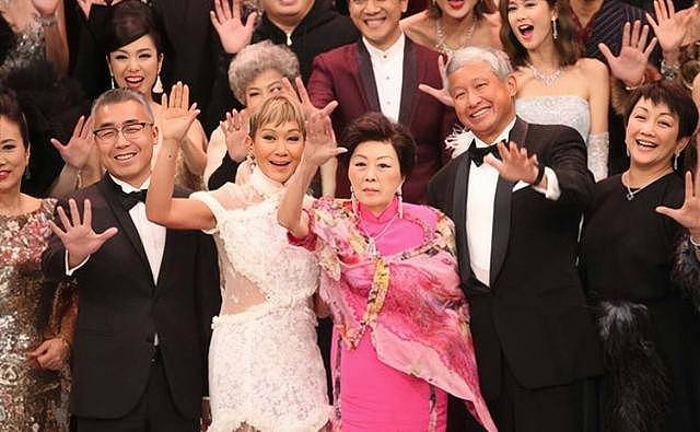 恭喜！香港知名豪门千金正式结婚，在维也纳某博物馆举办古典婚礼（组图） - 7