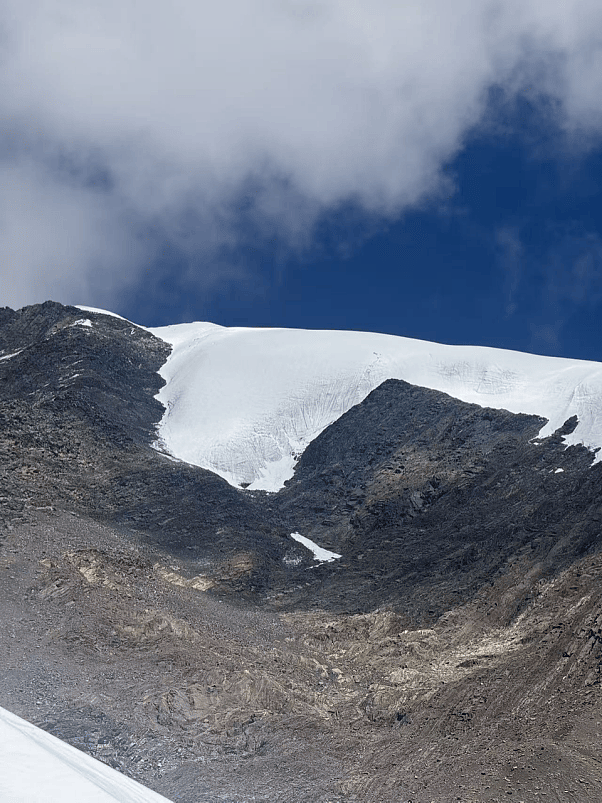 为给大学生拍登顶照片，川西向导从5300米雪山坠亡（组图） - 6