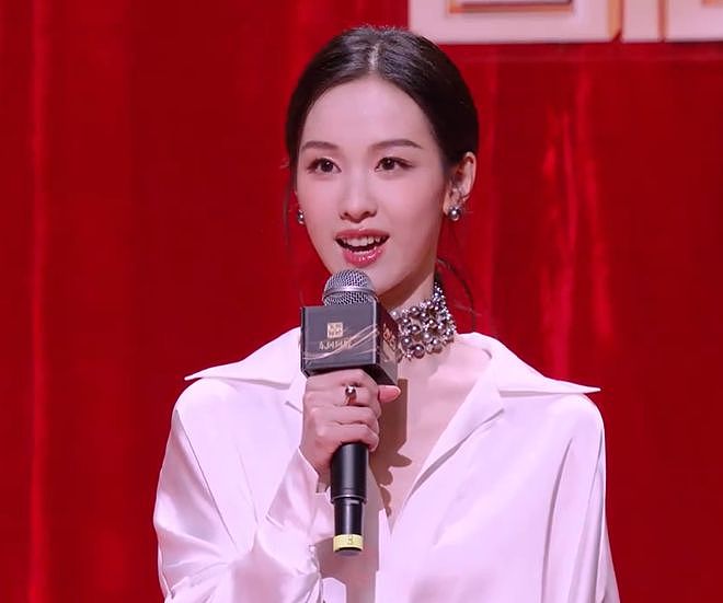 国剧盛典红毯星光黯淡，全靠中年女星撑场，生图显出她们真实状态（组图） - 16