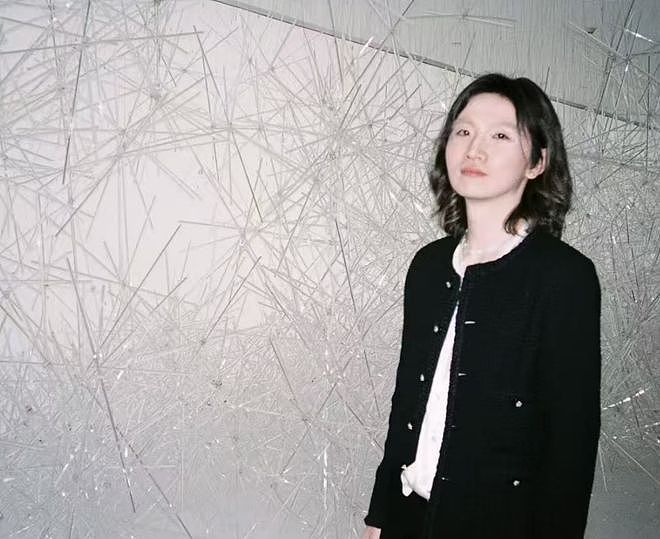 好利来大公子穿女装惹争议！自称是妹妹点赞网友评论，承认变女人（组图） - 1
