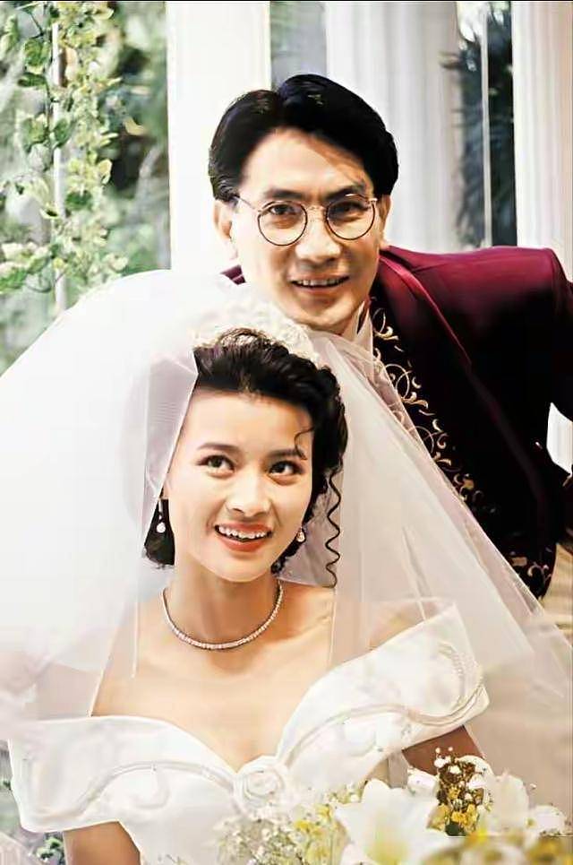 亚姐冠军疑似有黄昏恋？曾被前夫家暴，离婚后独自养大儿女（组图） - 2
