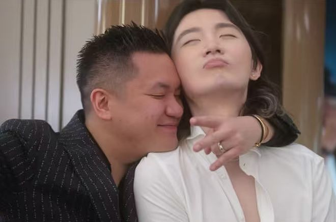 好利来大公子穿女装惹争议！自称是妹妹点赞网友评论，承认变女人（组图） - 16