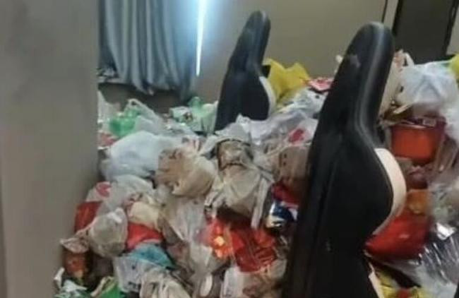 顾客入住吉林电竞酒店两年,服务员遭遇开门惊吓(组图) - 2