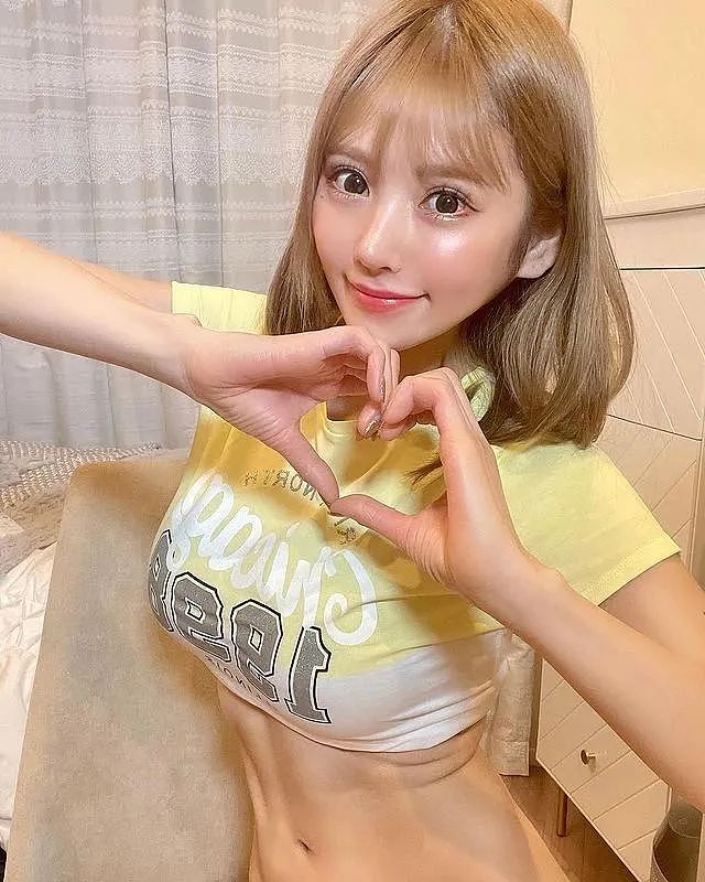 【美女】娇小女孩竟是拔智齿高手?犯规身材引爆舔屏,网友:这牙真大(组图) - 2