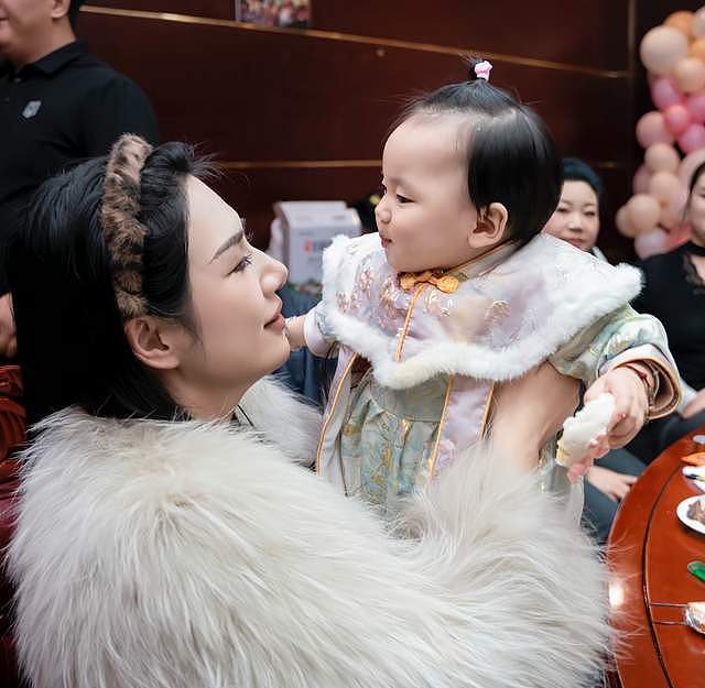 河南美女“大晨”去世年仅28岁，一口能喝三两白酒（组图） - 13