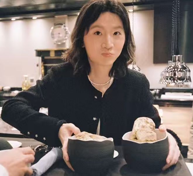 好利来大公子穿女装惹争议！自称是妹妹点赞网友评论，承认变女人（组图） - 2