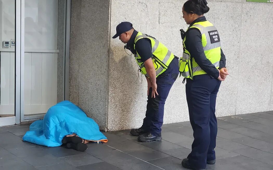 明年地税将暴涨，普通家庭每周要掏83纽币；奥克兰工业区突发火灾，浓烟直冲天空；一年翻倍，无家可归人数暴增（组图） - 9