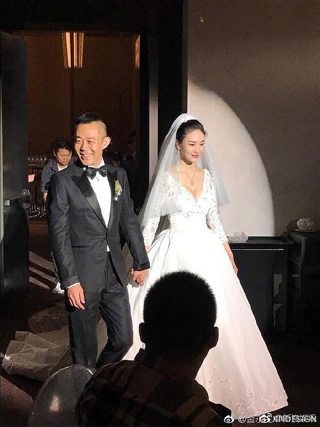 58岁侯勇老来得子！携小20岁三婚妻子亮相澳门，抱1岁儿子笑开花（组图） - 10