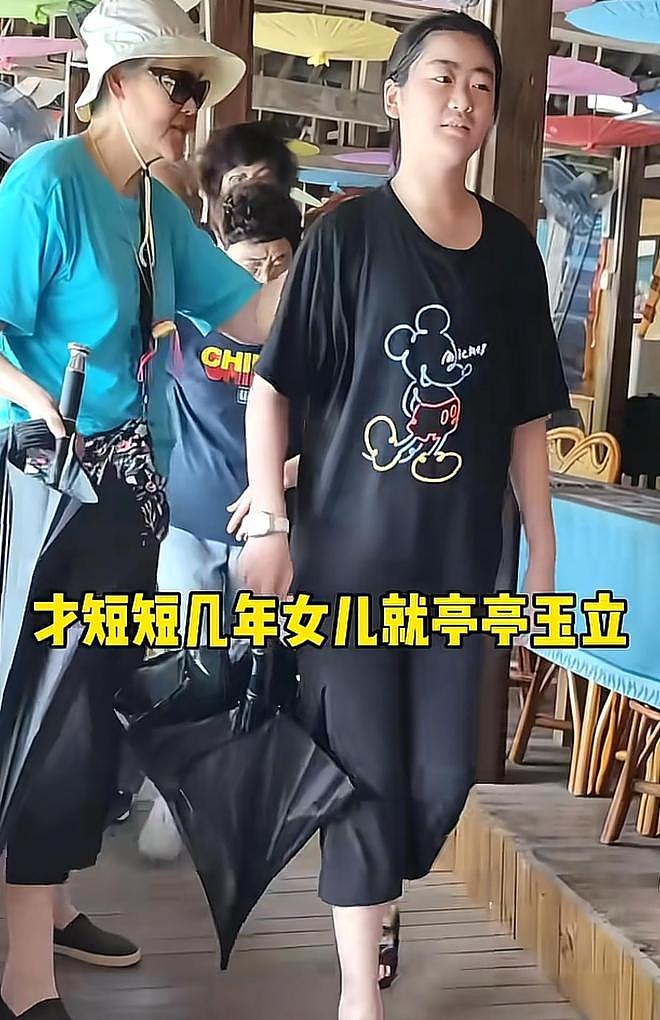 姚明携15岁女儿姚沁蕾亮相，1米9的女儿沉稳大方，一口流利英语为爸爸担任翻译（视频/组图） - 5