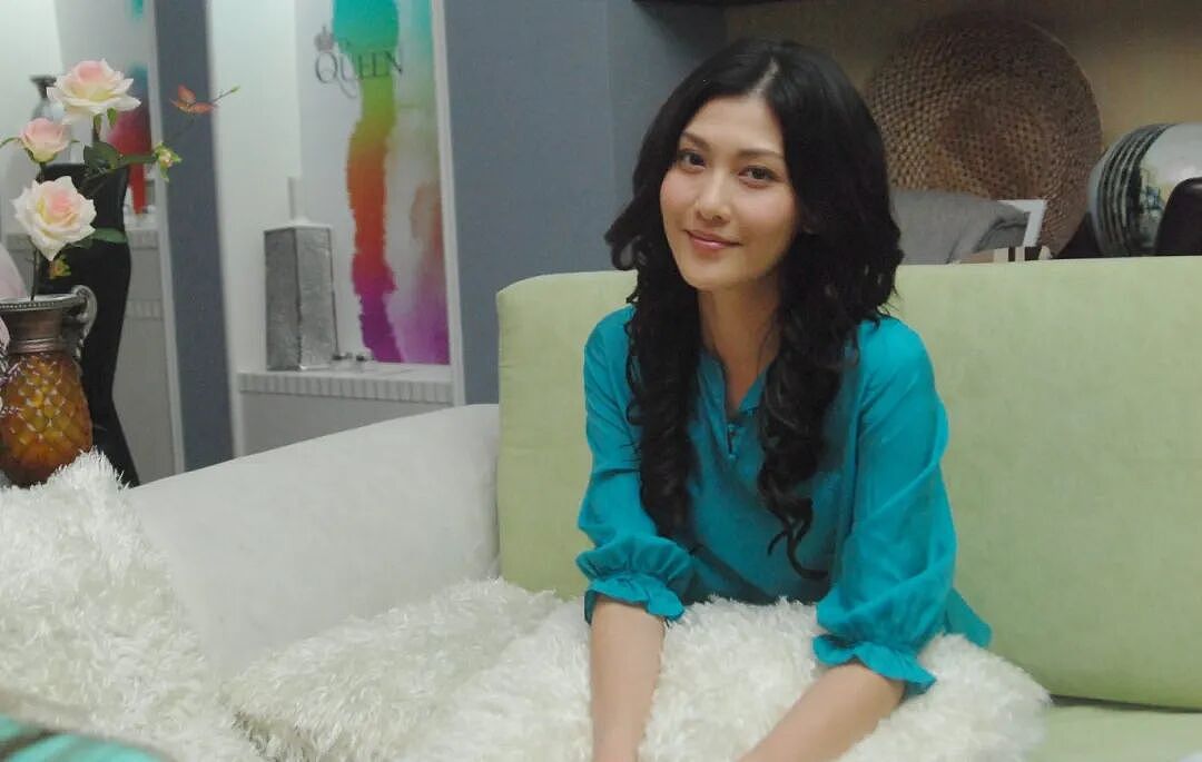 知名女星自曝被前老板要求“陪客旅行”,曾有富二代开价1亿元要与她结婚(组图) - 1