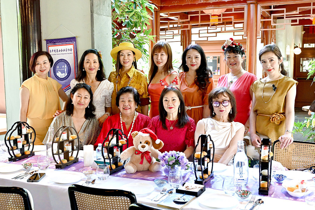 澳中精英女企业家协会,举办圣诞派对高茶雅聚(组图) - 9