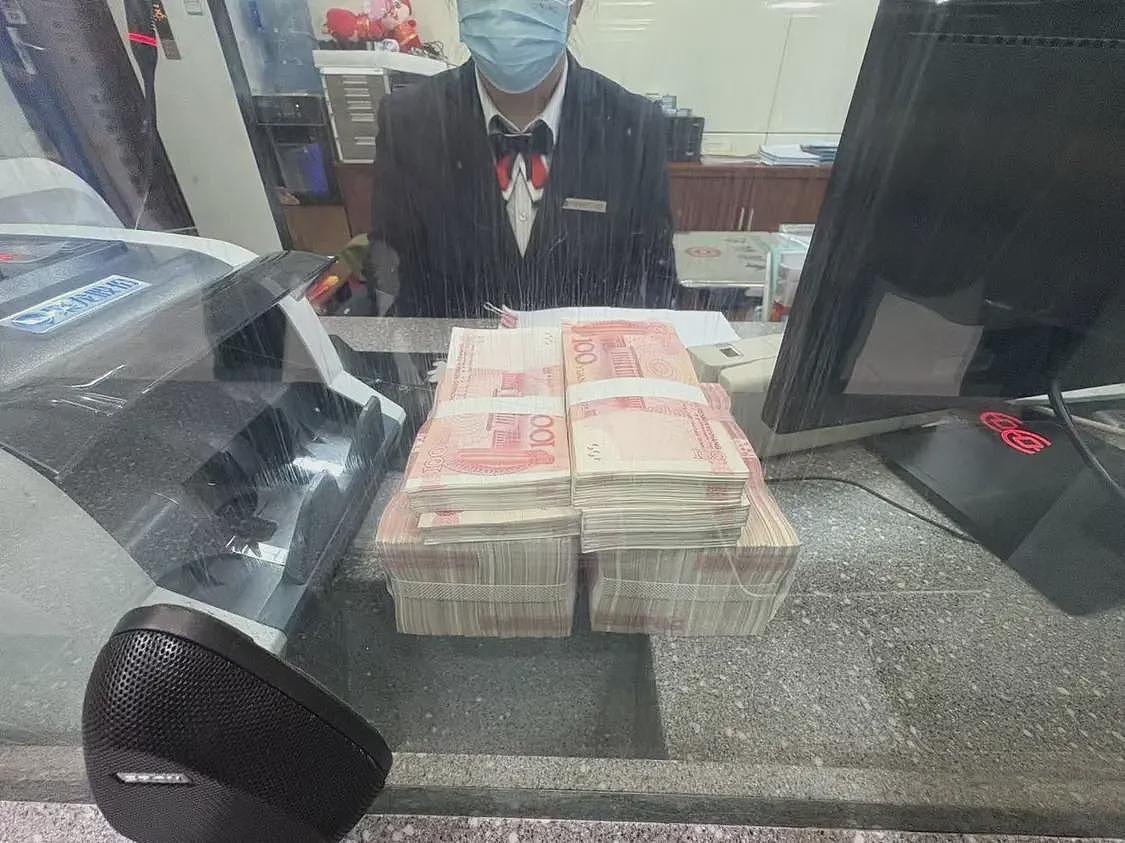 女子网恋假军官险被骗25万,警察劝阻还向骗子报信(组图) - 2
