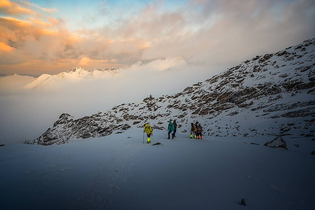 为给大学生拍登顶照片，川西向导从5300米雪山坠亡（组图） - 5