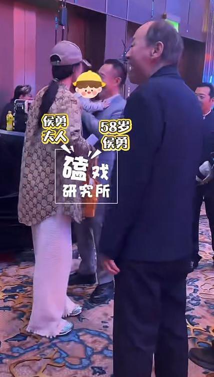 58岁侯勇老来得子！携小20岁三婚妻子亮相澳门，抱1岁儿子笑开花（组图） - 4
