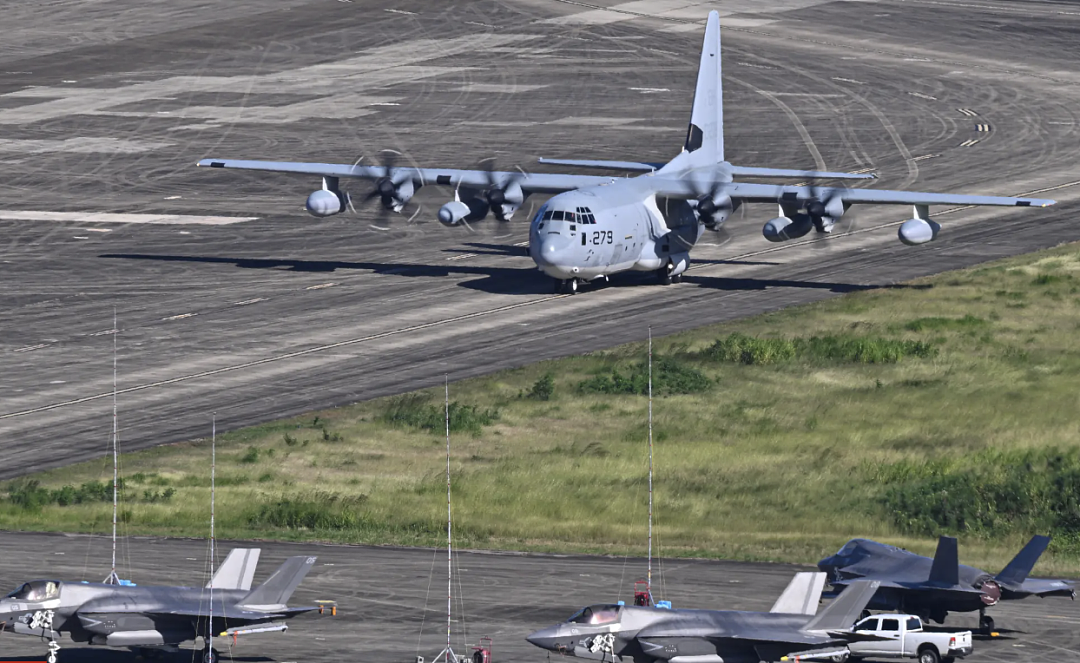美国飞机“隐身”横闯航线!客机空中急刹,飞行员当场爆粗,搭上几百条人命(视频/组图) - 3