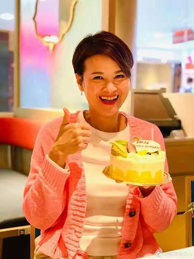 亚姐冠军疑似有黄昏恋？曾被前夫家暴，离婚后独自养大儿女（组图） - 10