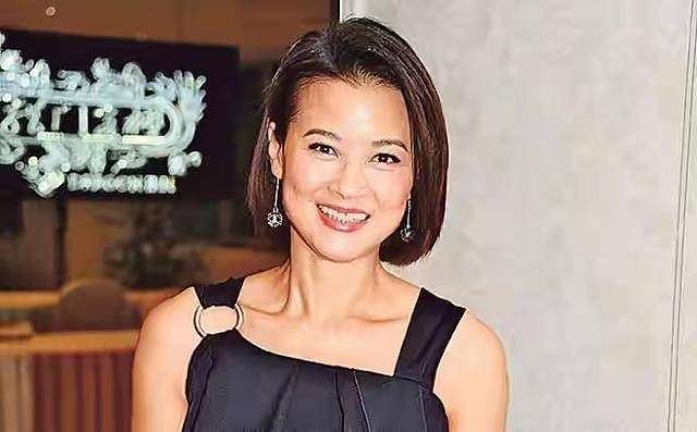 亚姐冠军疑似有黄昏恋？曾被前夫家暴，离婚后独自养大儿女（组图） - 1