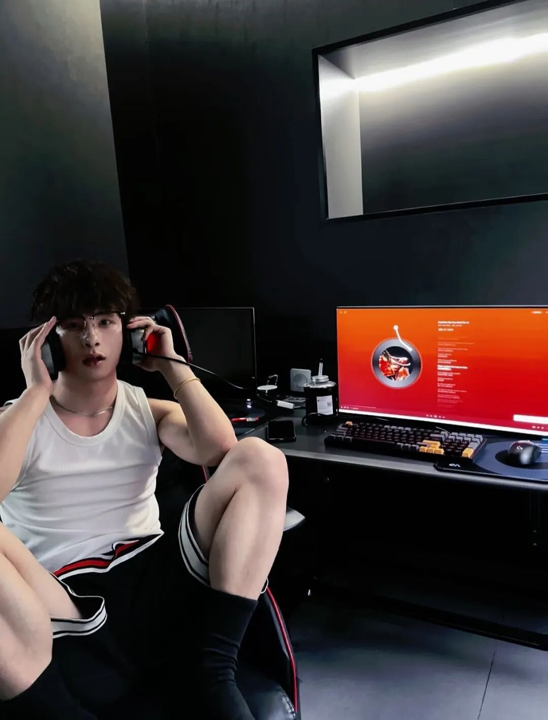 【帅哥】185腹肌擦边男,无法直视!网友辣评:找不出一张正经的照片...(组图) - 18
