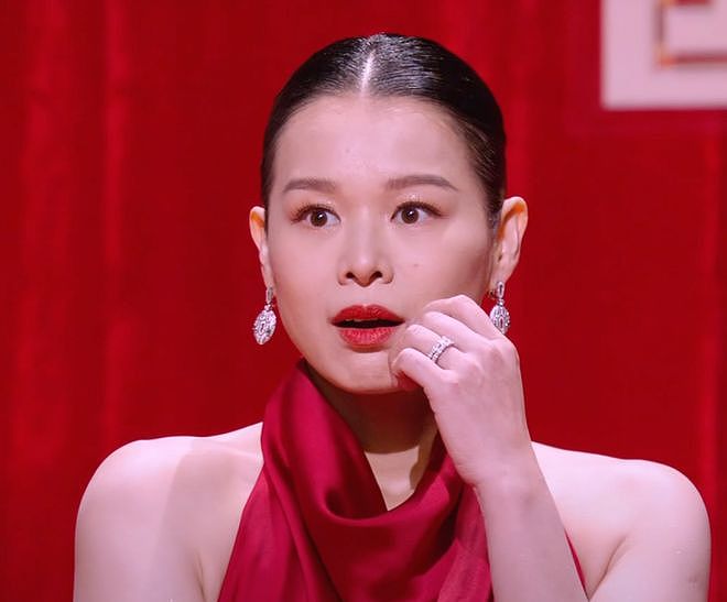 国剧盛典红毯星光黯淡，全靠中年女星撑场，生图显出她们真实状态（组图） - 9