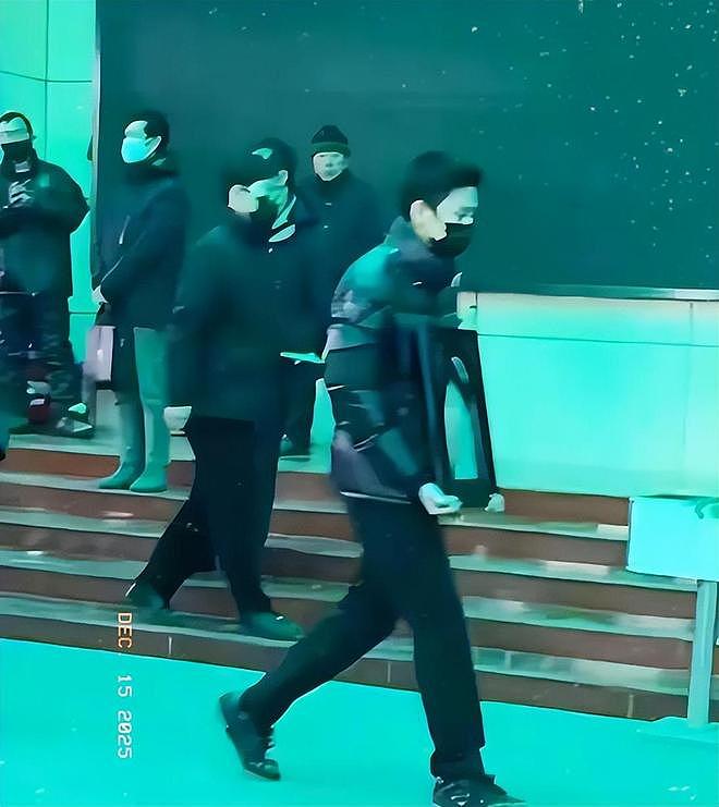 何晴葬礼举行！儿子手捧骨灰，遗像曝光惹泪目，廖京生现身送别（组图） - 3