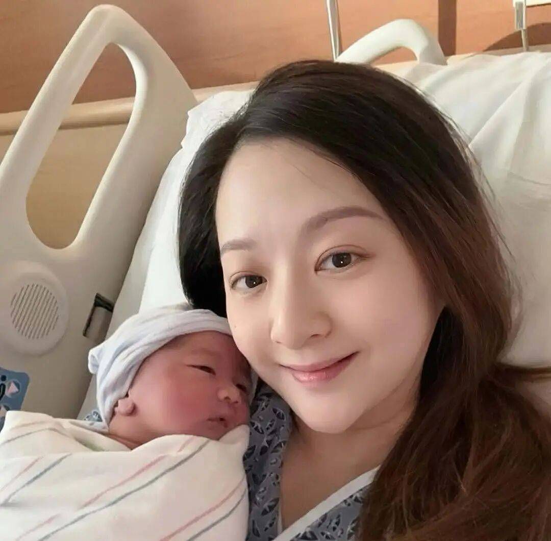 恭喜!香港女星宣布平安生女,打超三百针人工受孕(组图) - 1