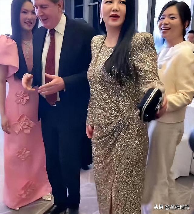 49岁李湘减肥成功,带女儿参加晚宴,一家三口再同框,疑似复婚?(组图) - 23
