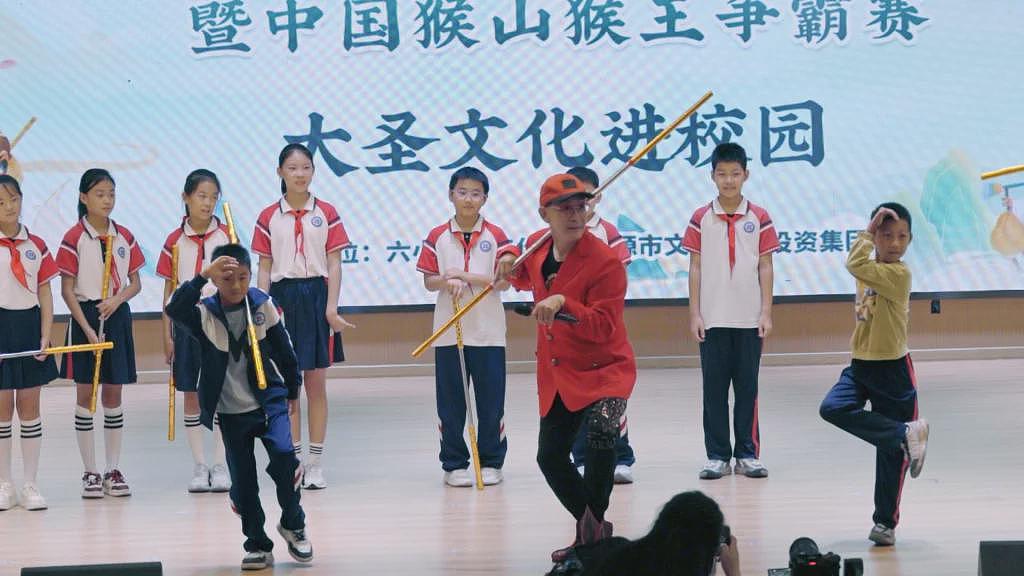 六小龄童回应“戏霸”标签：我有这个权力吗？（组图） - 1