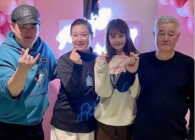 赵本山女儿卖几百件奢侈品！回收师上门画面曝光，拉走23个大袋子（组图） - 5