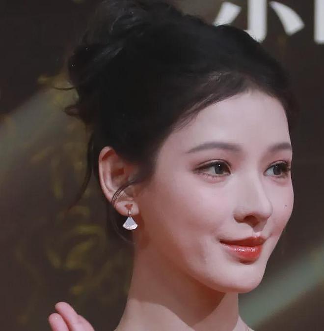 国剧盛典女星脸太僵！陈都灵像假人，彭小苒瞪眼，一有表情就崩了（组图） - 15