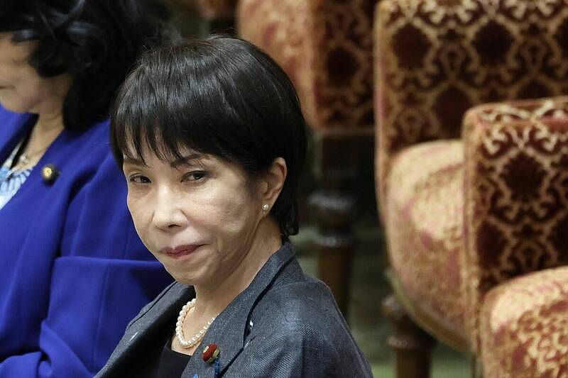 10年来新高!高市早苗人气旺,自民党总裁海报首刷32万张(图) - 1