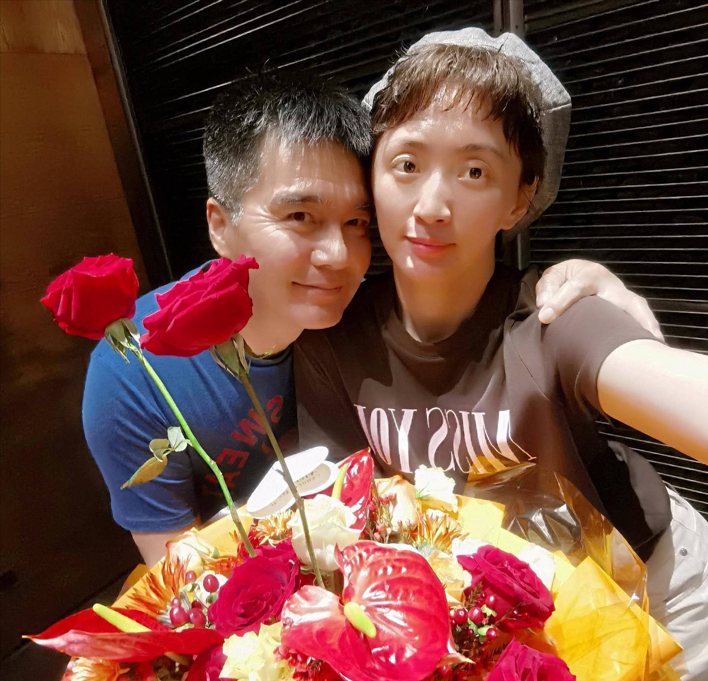 61岁许亚军近况曝光，未参加何晴葬礼，曝许何与后妈张澍真实关系（组图） - 12