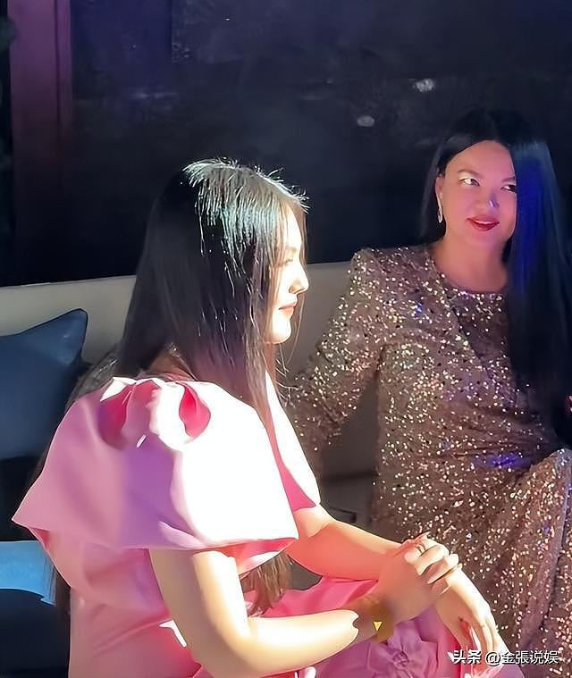 49岁李湘减肥成功,带女儿参加晚宴,一家三口再同框,疑似复婚?(组图) - 18