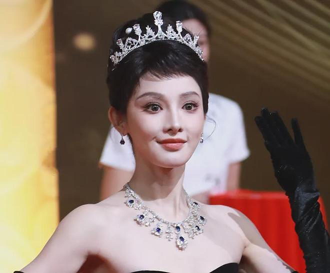 国剧盛典女星脸太僵！陈都灵像假人，彭小苒瞪眼，一有表情就崩了（组图） - 7