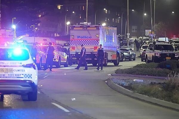 邦迪滩枪击事件嫌疑人纳维德受到59项指控，包括15项谋杀指控（图） - 1