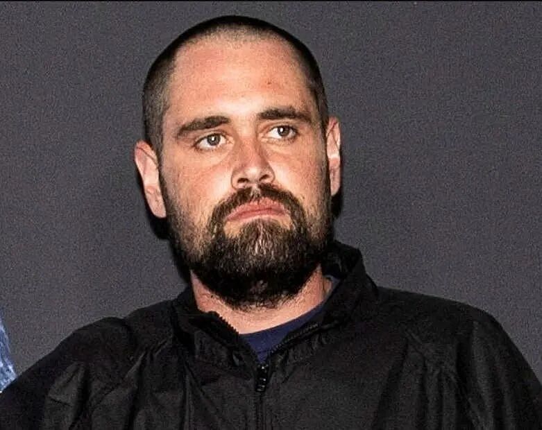 传奇导演儿子正式被捕!父母心软将他宠坏,结果一次吵架,他把父母灭门...(组图) - 2