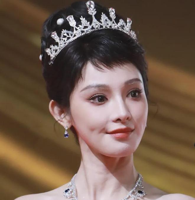 国剧盛典女星脸太僵！陈都灵像假人，彭小苒瞪眼，一有表情就崩了（组图） - 14