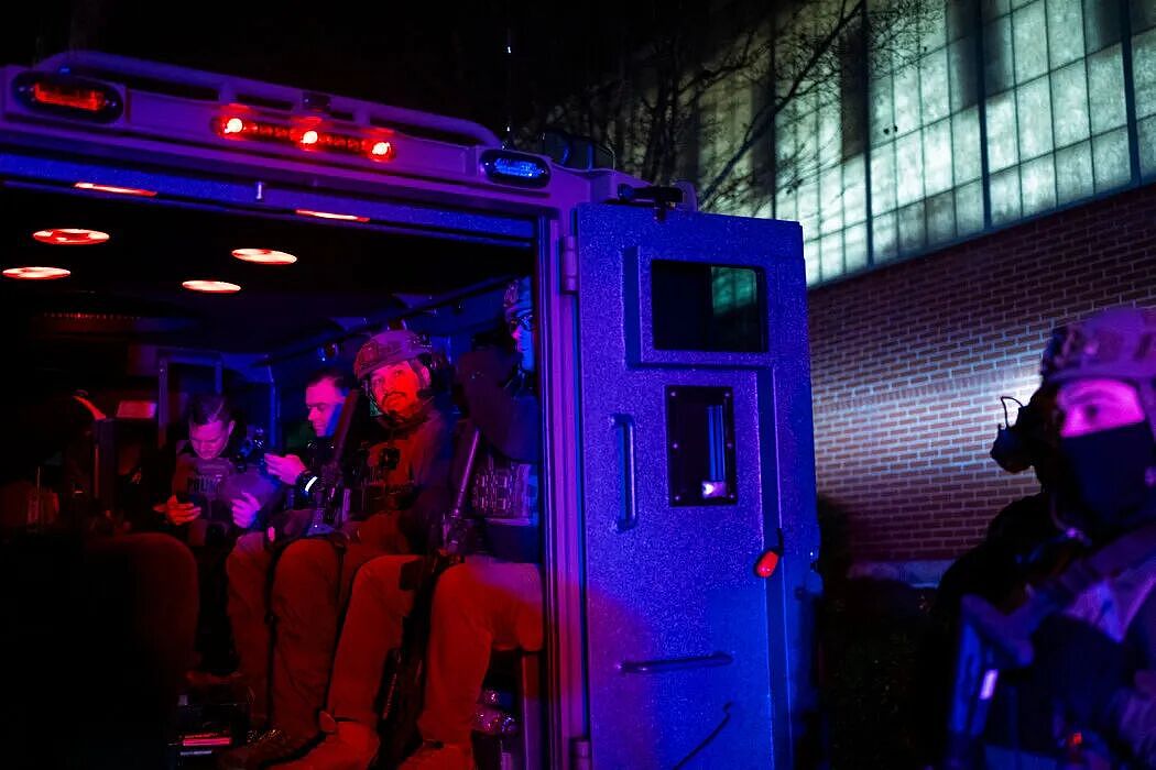 11人死伤, 名校大规模枪击! 又一名教授倒在血泊中, 系重要科研主任(组图) - 1