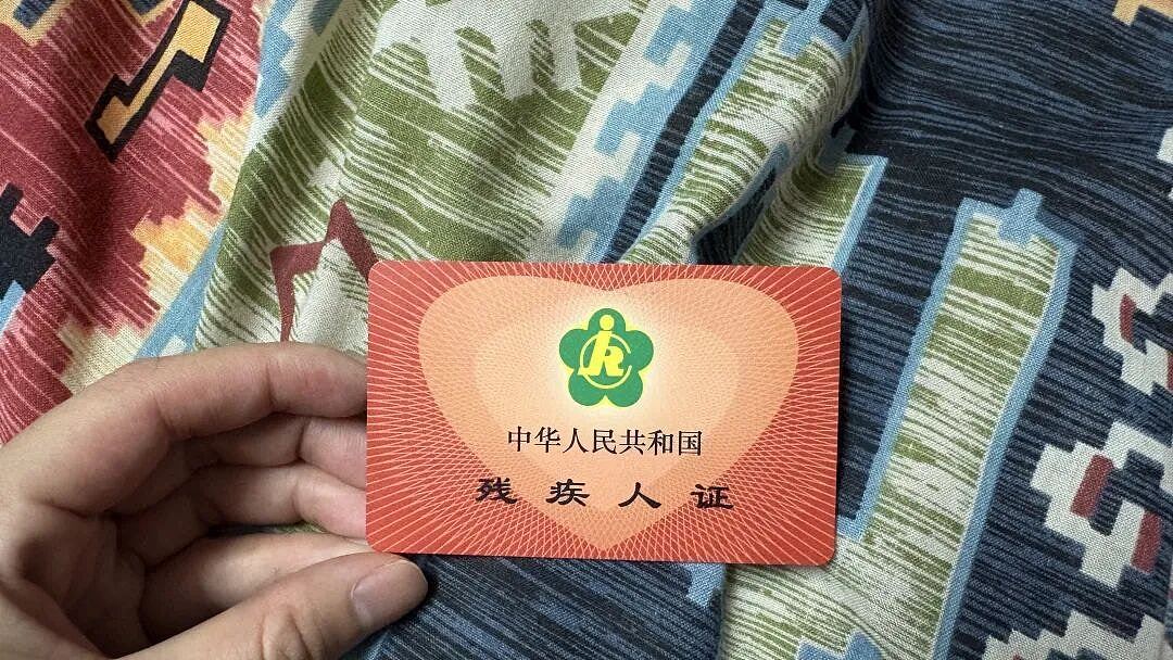 73岁盲人老妇求助路人带路遭疑是“人贩子”网暴，拍摄者道歉（组图） - 4