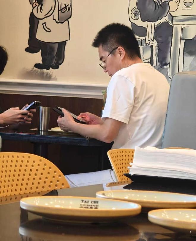 许亚军也没想到，24岁儿子许何，如今成了他深陷骂声中的“救赎”（组图） - 20