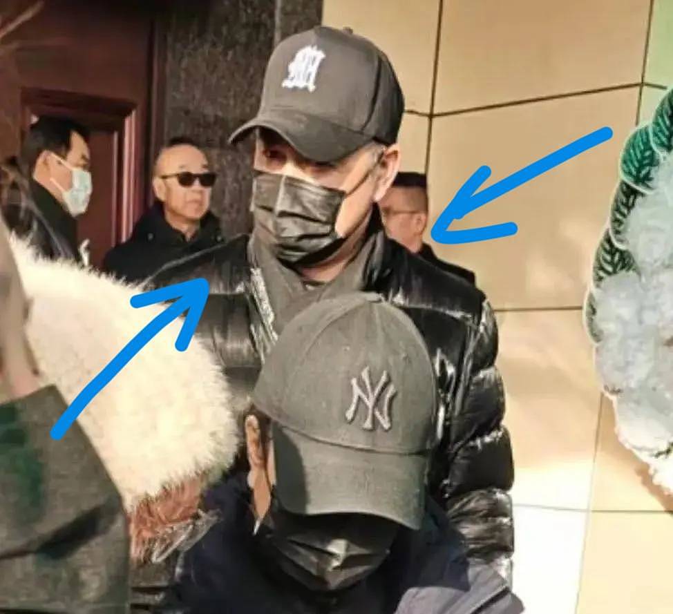 对比明显：许亚军眼睛红肿送何晴最后一程，何晴好友却晒了何晴病床憔悴照（组图） - 2