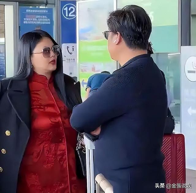 49岁李湘减肥成功,带女儿参加晚宴,一家三口再同框,疑似复婚?(组图) - 27