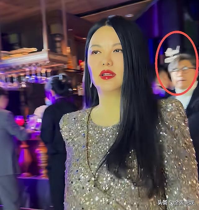 49岁李湘减肥成功,带女儿参加晚宴,一家三口再同框,疑似复婚?(组图) - 20
