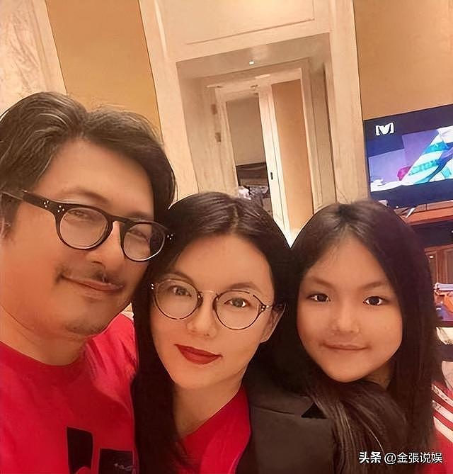 49岁李湘减肥成功,带女儿参加晚宴,一家三口再同框,疑似复婚?(组图) - 30