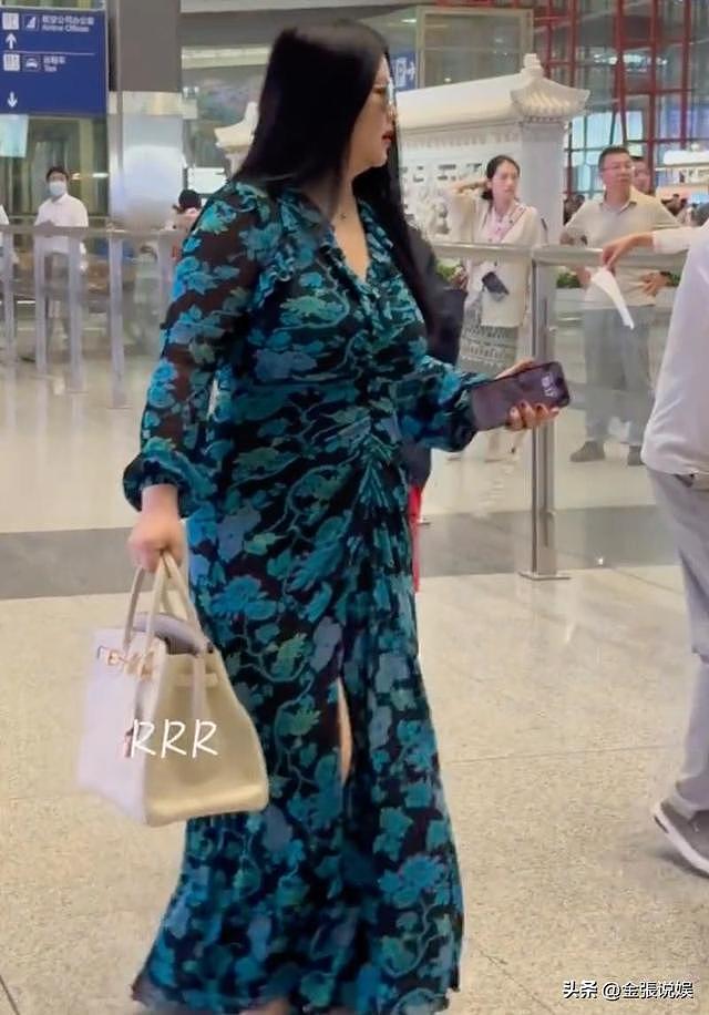 49岁李湘减肥成功,带女儿参加晚宴,一家三口再同框,疑似复婚?(组图) - 5