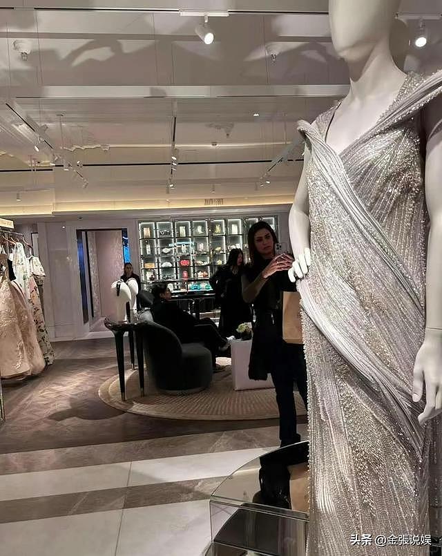 49岁李湘减肥成功,带女儿参加晚宴,一家三口再同框,疑似复婚?(组图) - 25