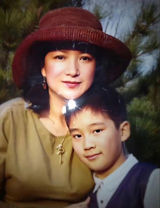 许亚军现身美国！打扮精致与小儿子聚餐，不出席前妻丧礼被骂冷血（组图） - 11