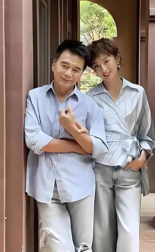 许亚军也没想到，24岁儿子许何，如今成了他深陷骂声中的“救赎”（组图） - 2