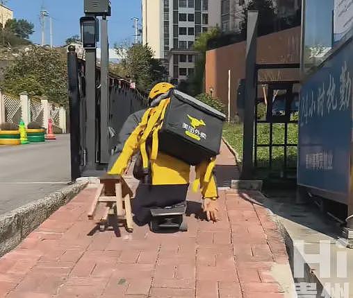 又翻车!媒体称赞39岁无腿外卖员很励志,却被网友一边倒怒批(组图) - 2