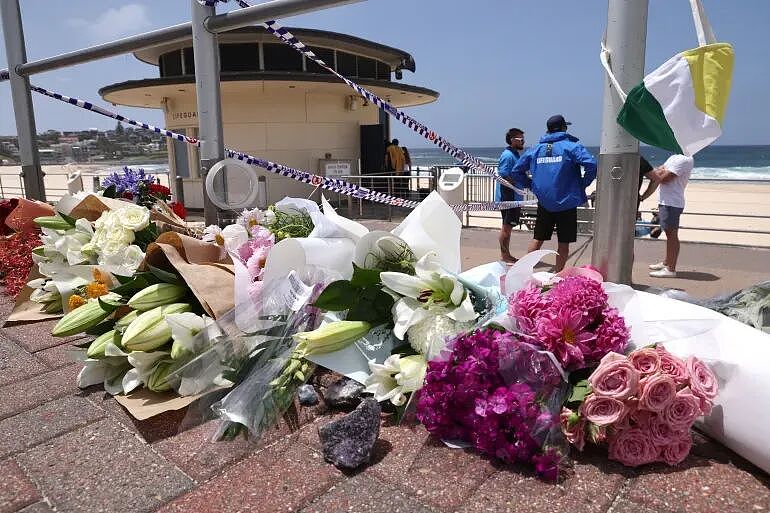 澳洲枪击惨案造大量伤亡,全网为中枪英雄狂捐百万,幸存者单亲妈妈募捐500块买手机,遭网友怒喷...(组图) - 2