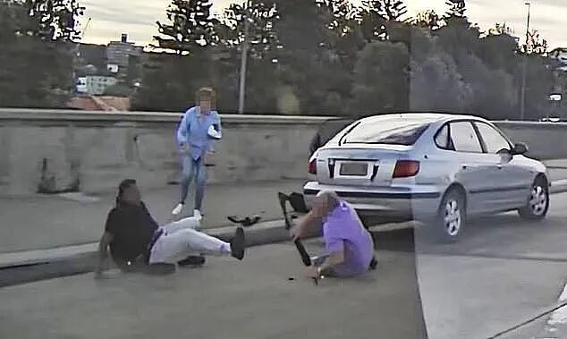 澳洲枪击惨案造大量伤亡,全网为中枪英雄狂捐百万,幸存者单亲妈妈募捐500块买手机,遭网友怒喷...(组图) - 23